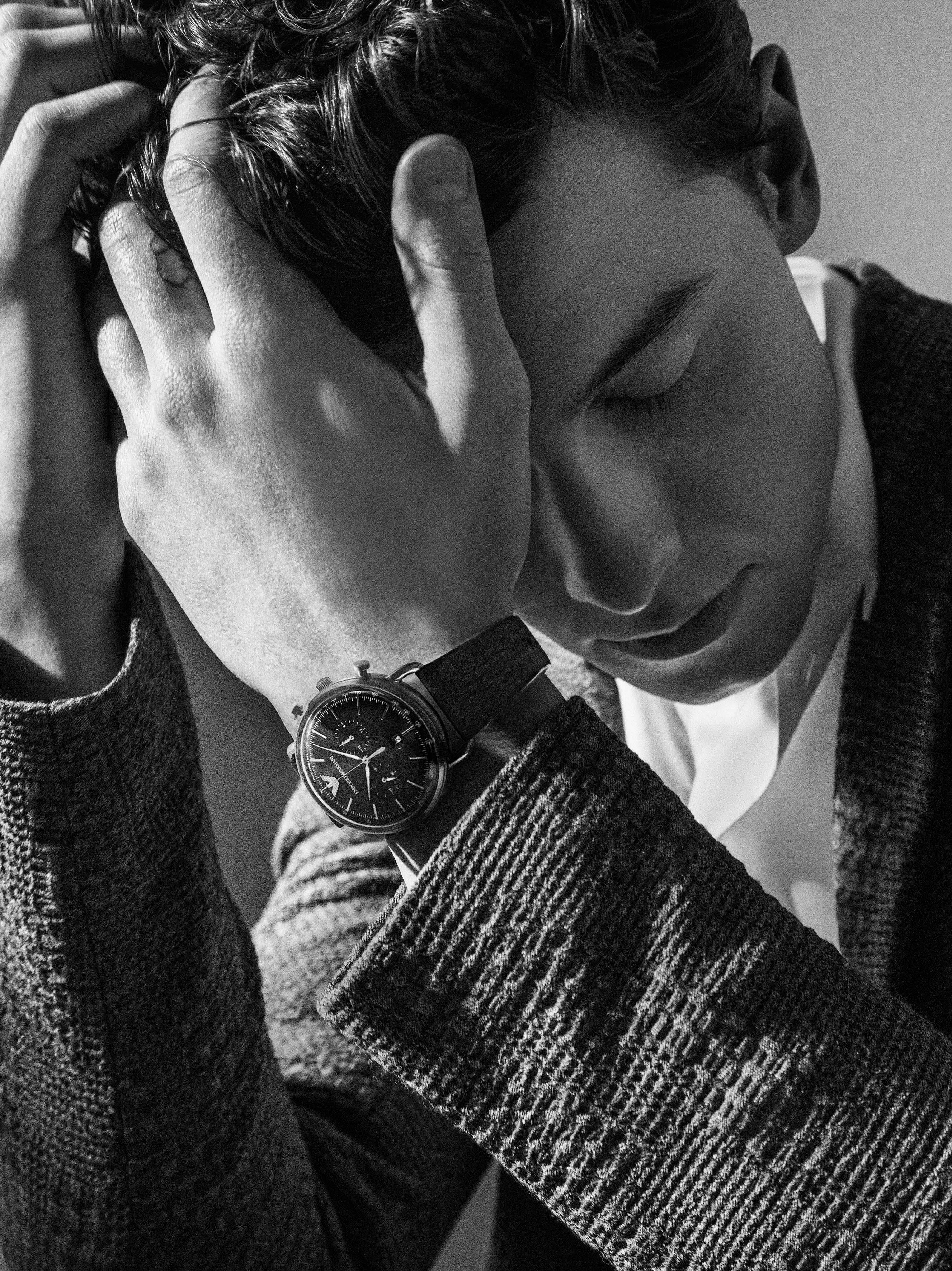 k1体育Emporio Armani 同一种质感戴出不同的风格(图1)